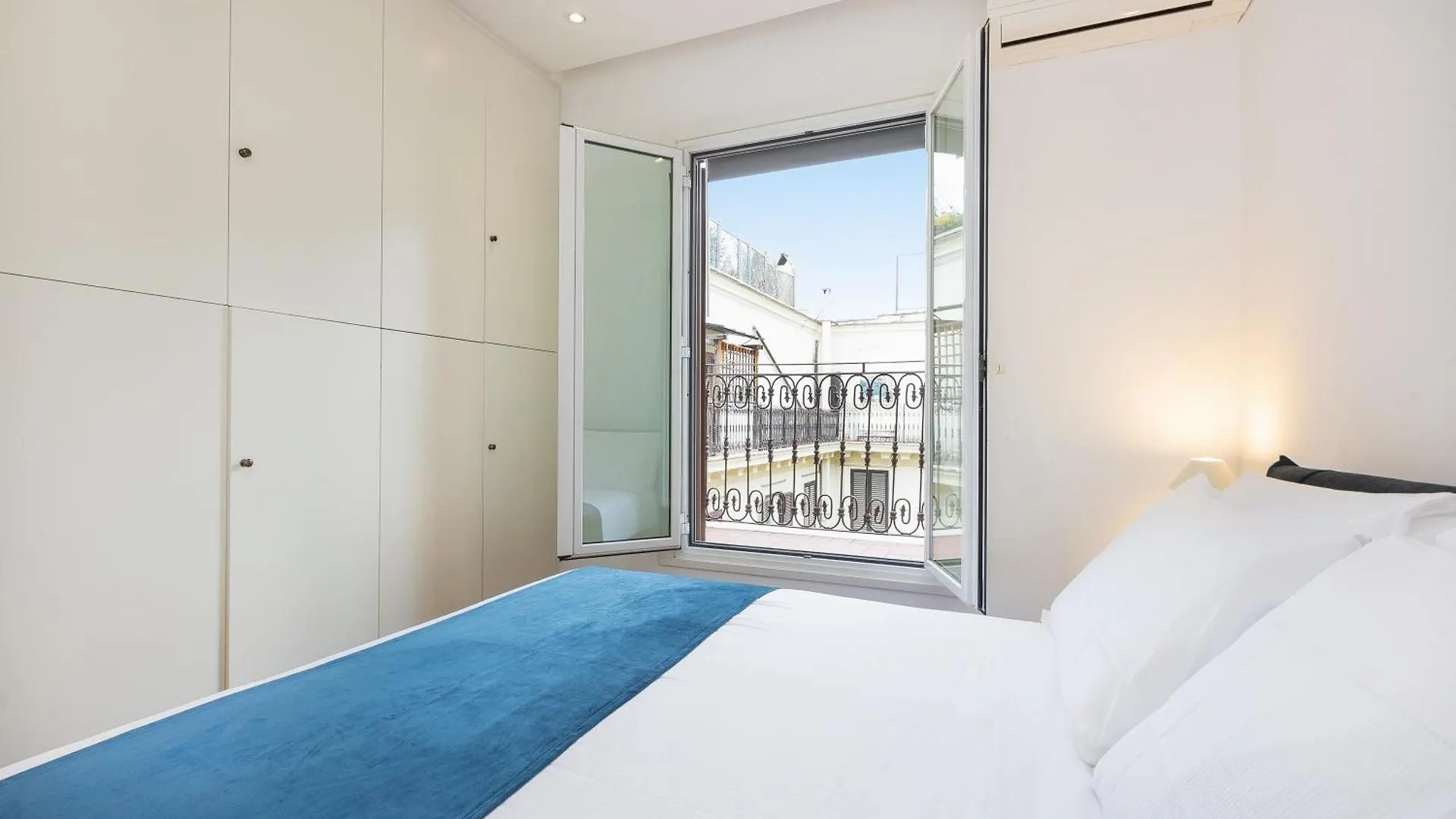 Amazing Via Del Tritone Apartment Rome Italy